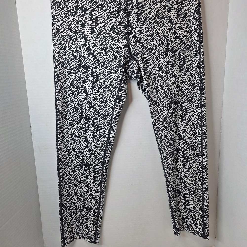 Nike Dri-FIT Black and White Workout Leggings